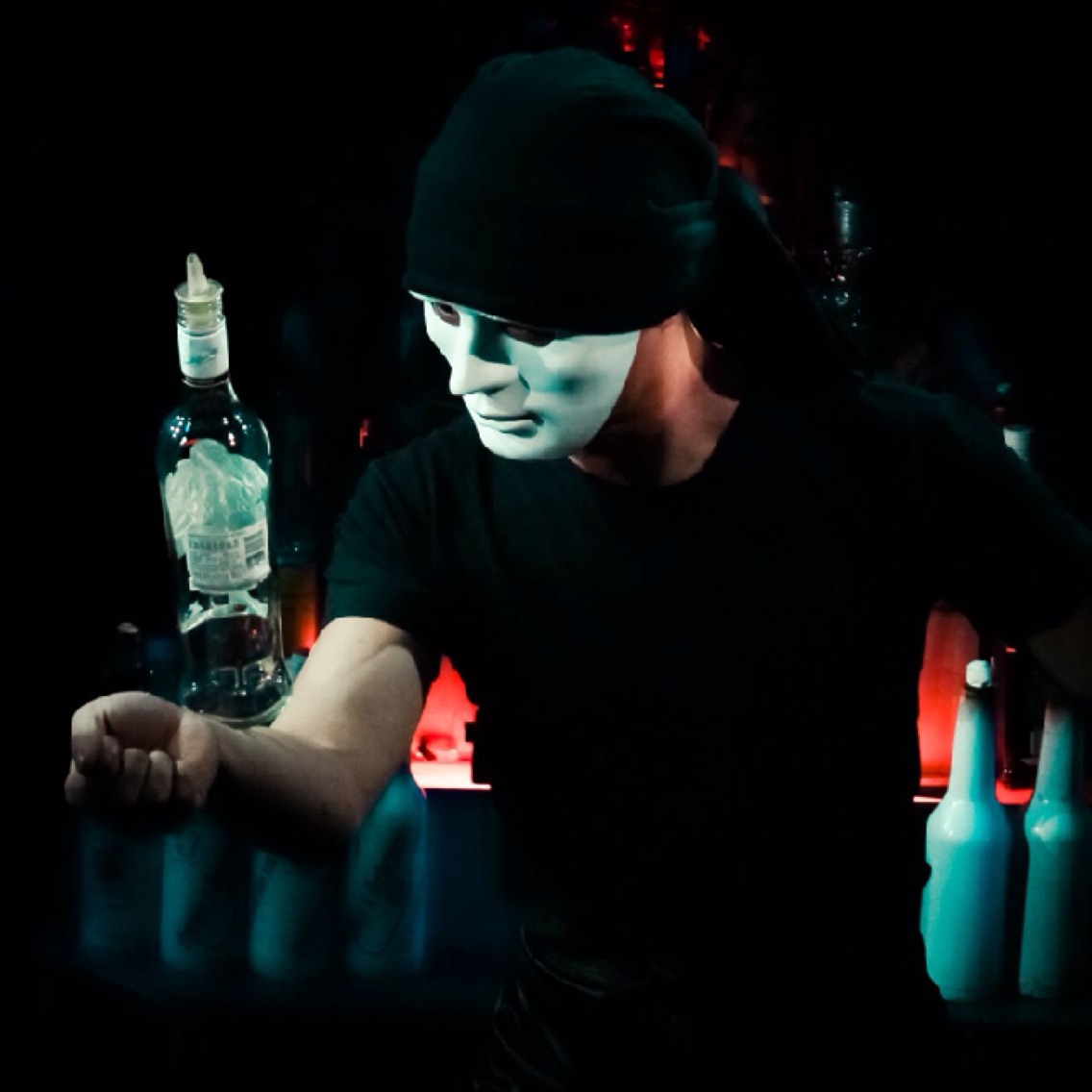 無錫崇安寺t12招聘調(diào)酒師一名，工資待遇4000到6000