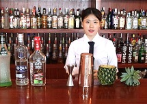 【佛山展翅調酒咖啡西點培訓學?！颗{酒師燕子